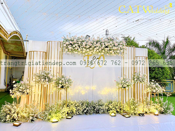 backdrop cưới hoa tươi