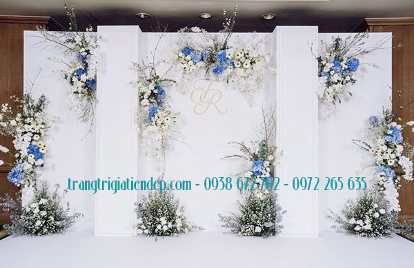 Backdrop đám cưới bằng hoa tươi
