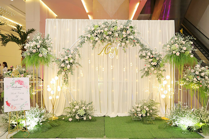 backdrop đám cưới hoa tươi giá rẻ tại TPHCM