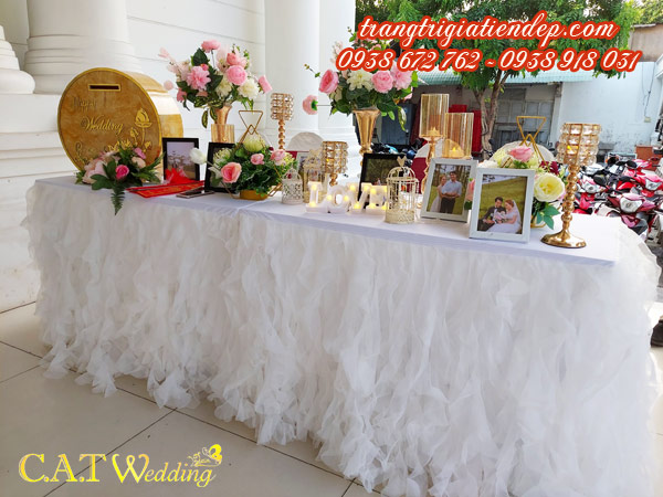 Trang trí bàn galllery đám cưới