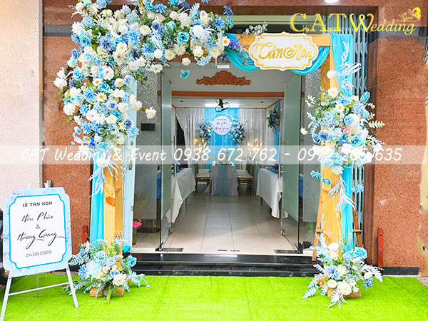 Bán cổng hoa cưới bằng gỗ màu xanh dương