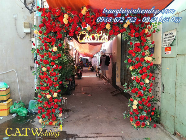 Bán cổng hoa cưới màu đỏ hình vuông