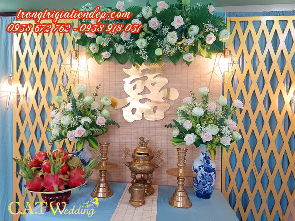 trang trí bàn thờ gia tiên đám cưới với hoa sen
