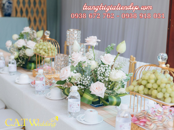 Trang trí đám cưới với hoa sen trắng