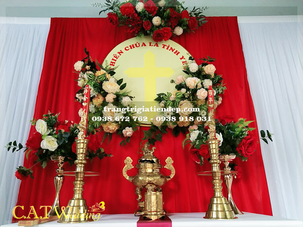 Bàn thờ gia tiên là gì? Bàn thờ gia tiên ngày cưới có quan trọng không? |  Dianthus Wedding Decor based in Saigon, Vietnam