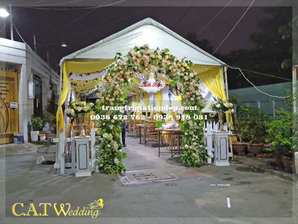cho thuê rạp cưới màu vàng tại quận Tân Phú