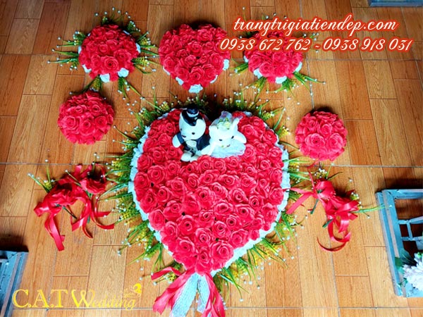 Bán hoa giả trang trí xe hoa hình trái tim