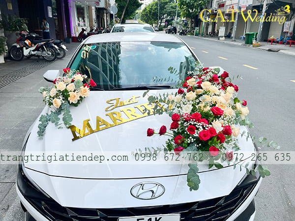 Trang trí xe hoa bằng hoa tươi giá rẻ tại TPHCM
